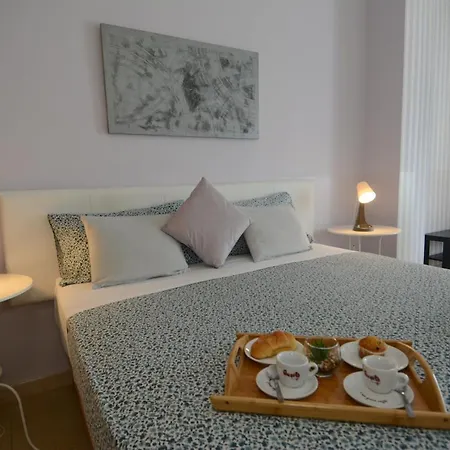 Couette-café Stazione 3*